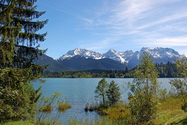 Bergblick über den See