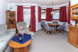Ferienwohnung I: Essecke im Erker